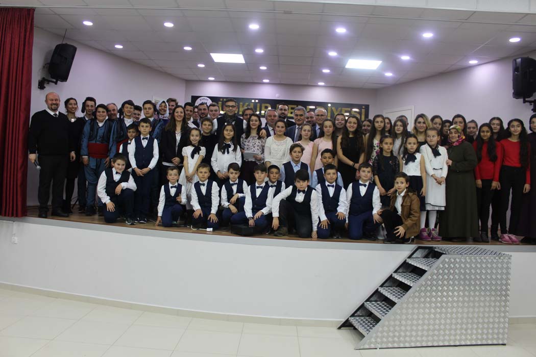 Beldemizde düzenlenen “Türkülerle Türkiye Sevdamız” isimli Türkü Gecesi programı büyük beğeni topladı…