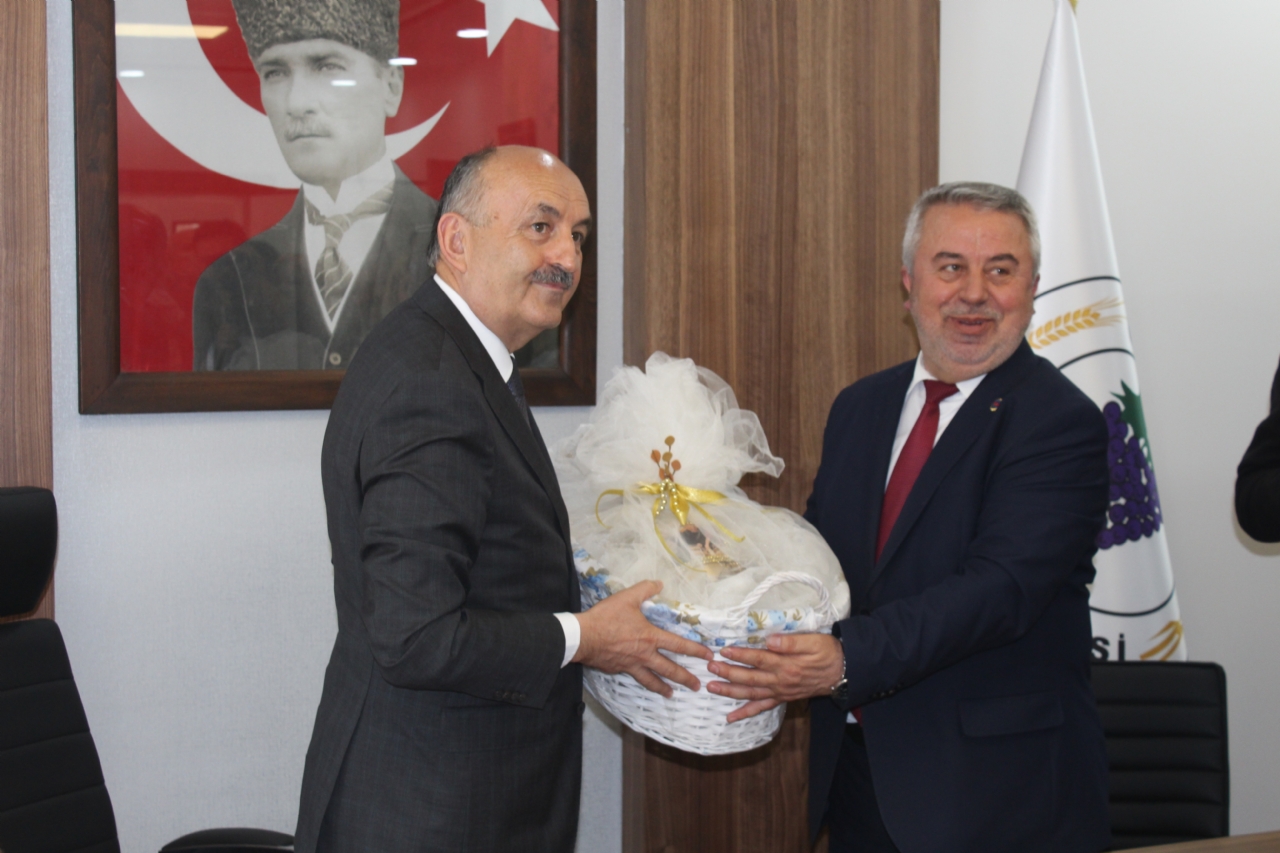Çalışma ve Sosyal Güvenlik Bakanı sayın Mehmet MÜEZZİNOĞLU Beldemizi ziyaret etti…