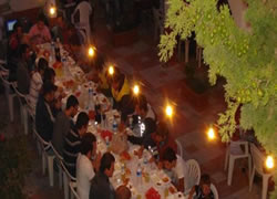 Mehmet Çavuş Camiinde iftar yemeği düzenlendi.