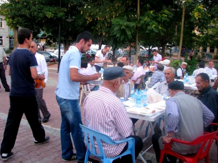 Üsküplüler iftarda bir araya geldi