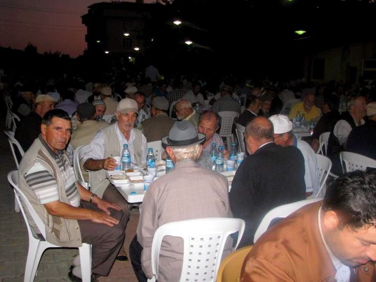 Üsküplüler iftarda bir araya geldi