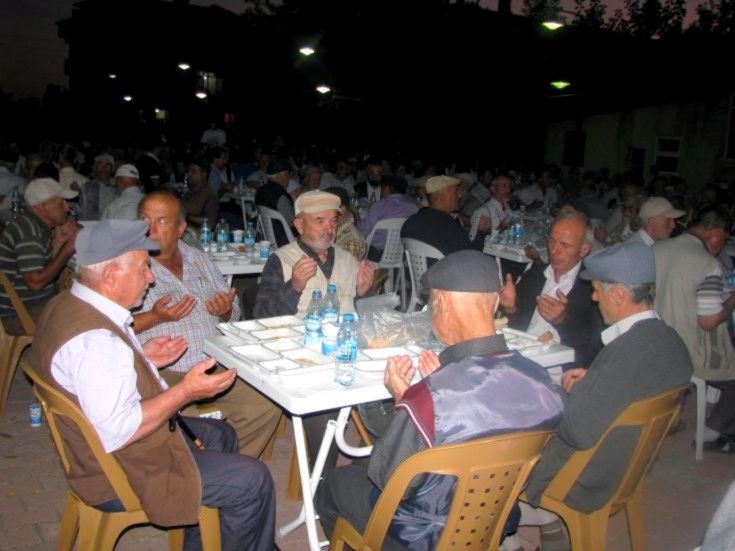 Üsküplüler iftarda bir araya geldi