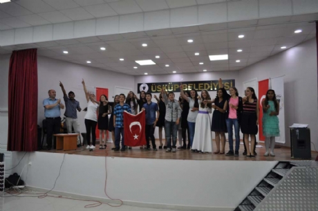 Üsküp Atatürk Ortaokulu'ndan Yıl Sonu Gecesi