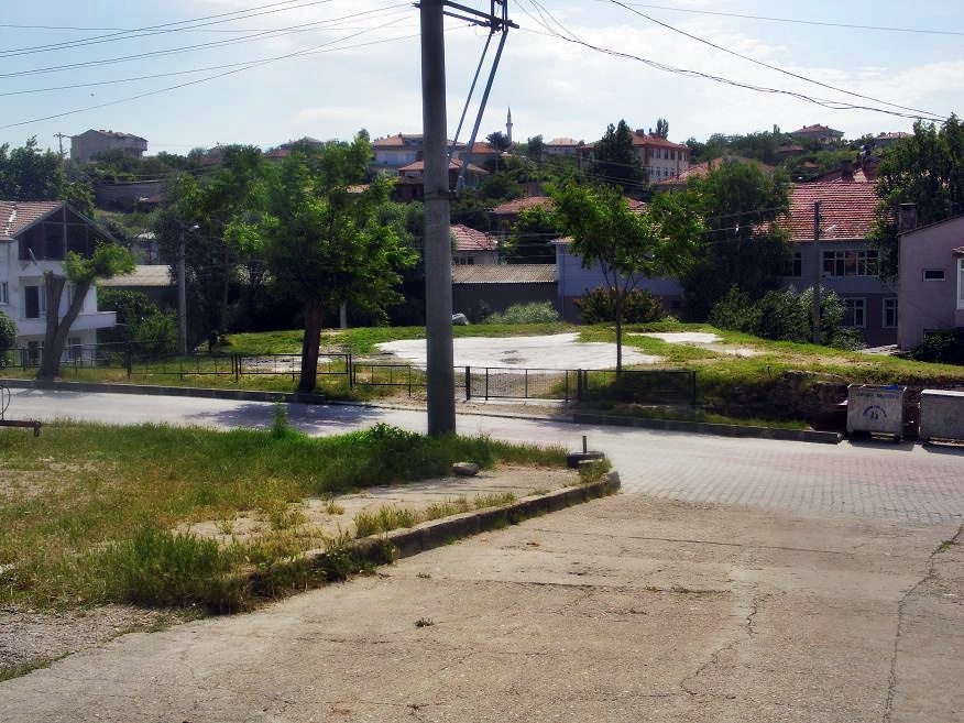 Beldemizdeki tarihi kilise kalıntısının etrafı çitlerle çevrelendi…