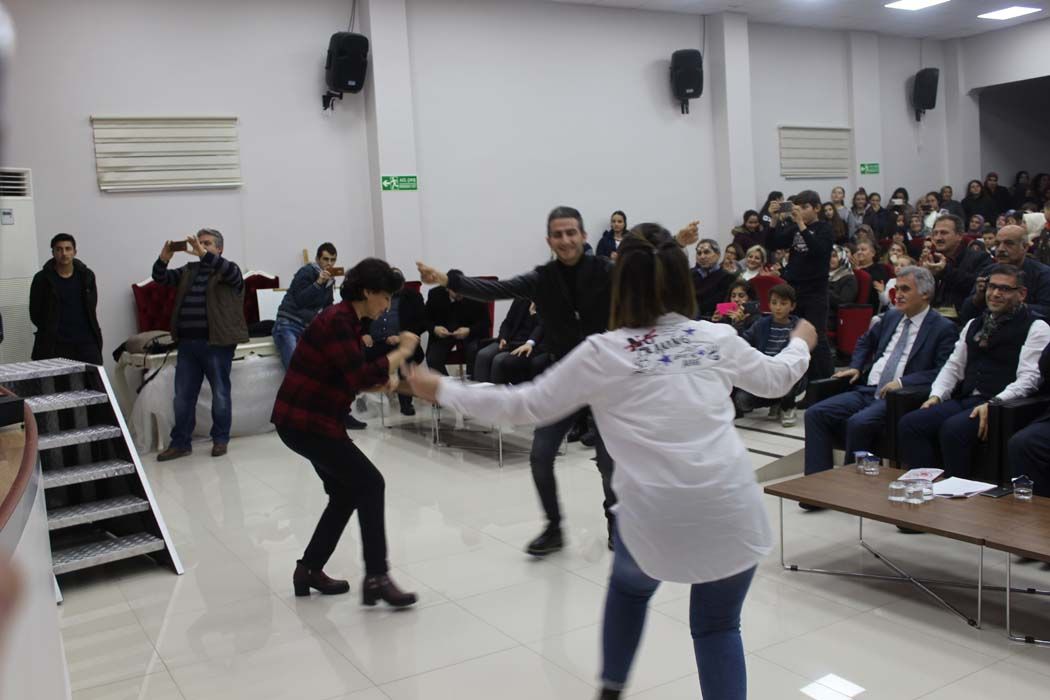 TÜRKÜLERLE TÜRKİYE SEVDAMIZ