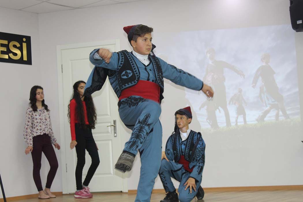 TÜRKÜLERLE TÜRKİYE SEVDAMIZ