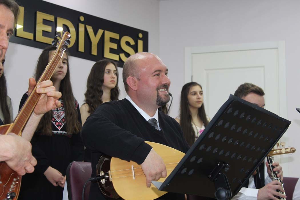 TÜRKÜLERLE TÜRKİYE SEVDAMIZ