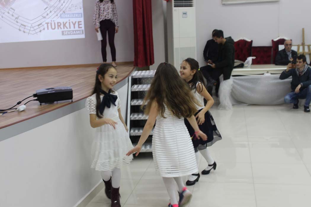 TÜRKÜLERLE TÜRKİYE SEVDAMIZ