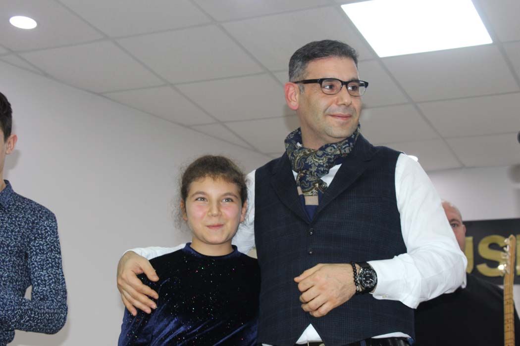 TÜRKÜLERLE TÜRKİYE SEVDAMIZ