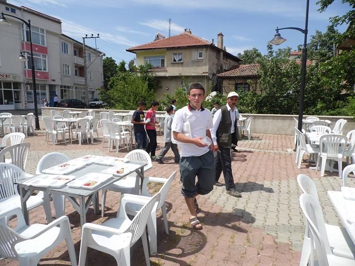 Eller yağmur için açıldı