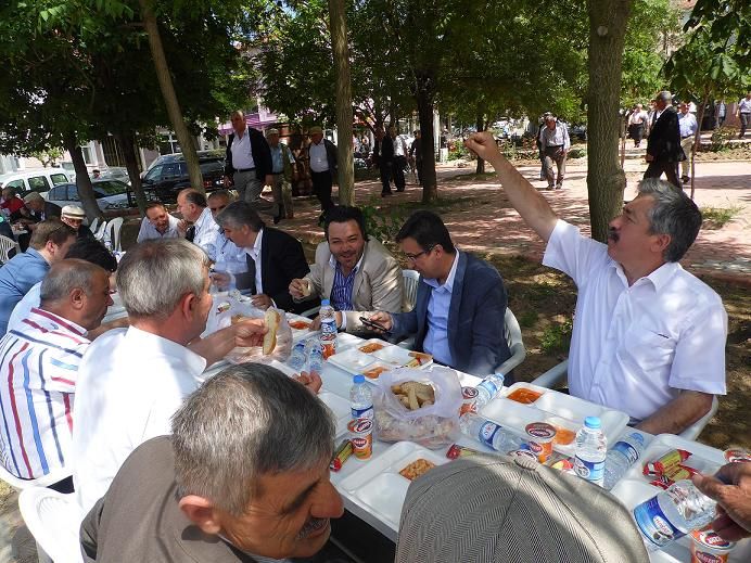 Eller yağmur için açıldı