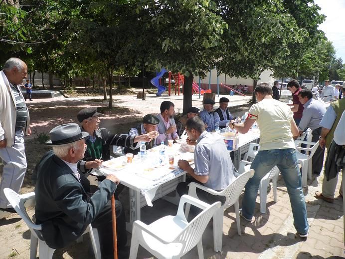 Eller yağmur için açıldı