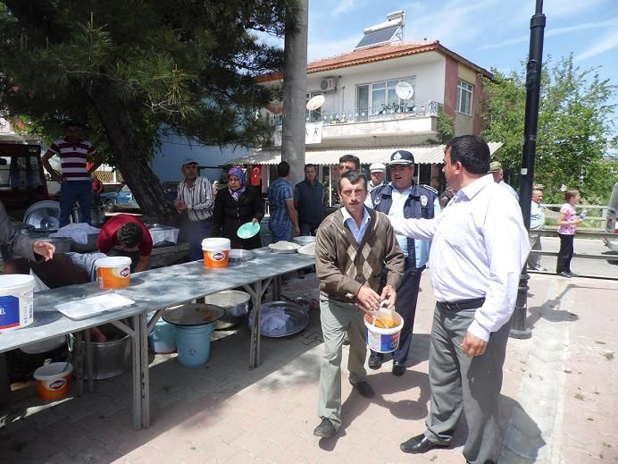 Eller yağmur için açıldı