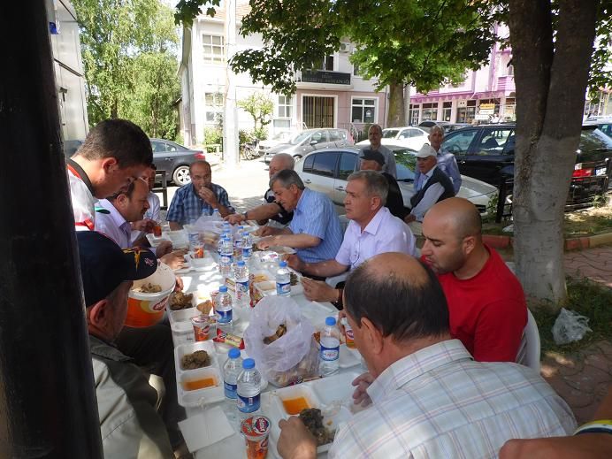 Eller yağmur için açıldı