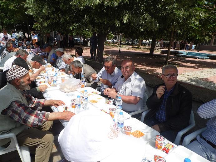 Eller yağmur için açıldı