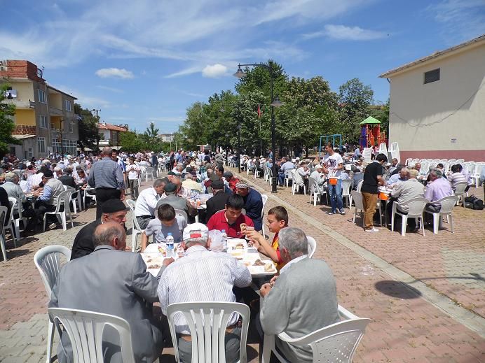 Eller yağmur için açıldı