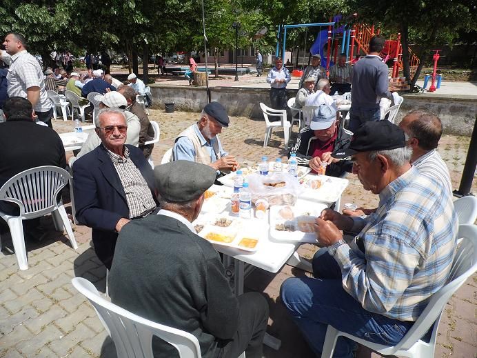 Eller yağmur için açıldı