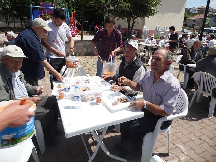 Eller yağmur için açıldı