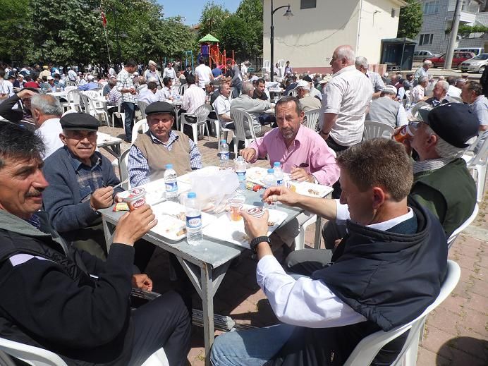 Eller yağmur için açıldı