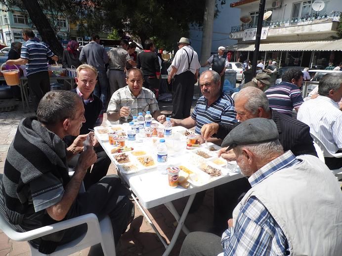 Eller yağmur için açıldı