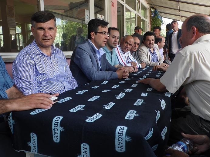 Eller yağmur için açıldı