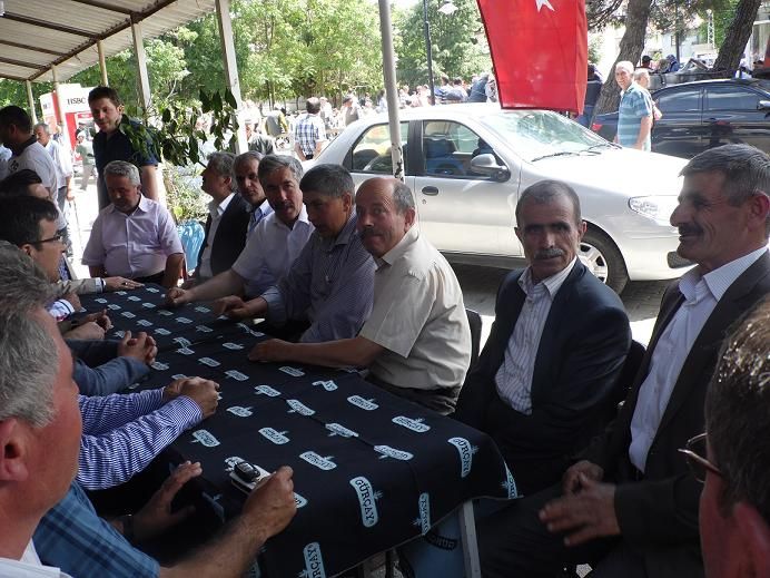 Eller yağmur için açıldı