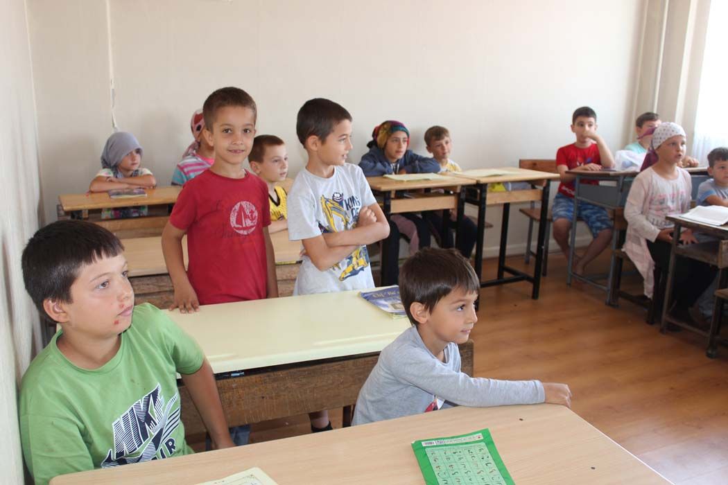 Kuran Kursu öğrencilerine Türk Bayrağı ve Kuran-ı Kerim