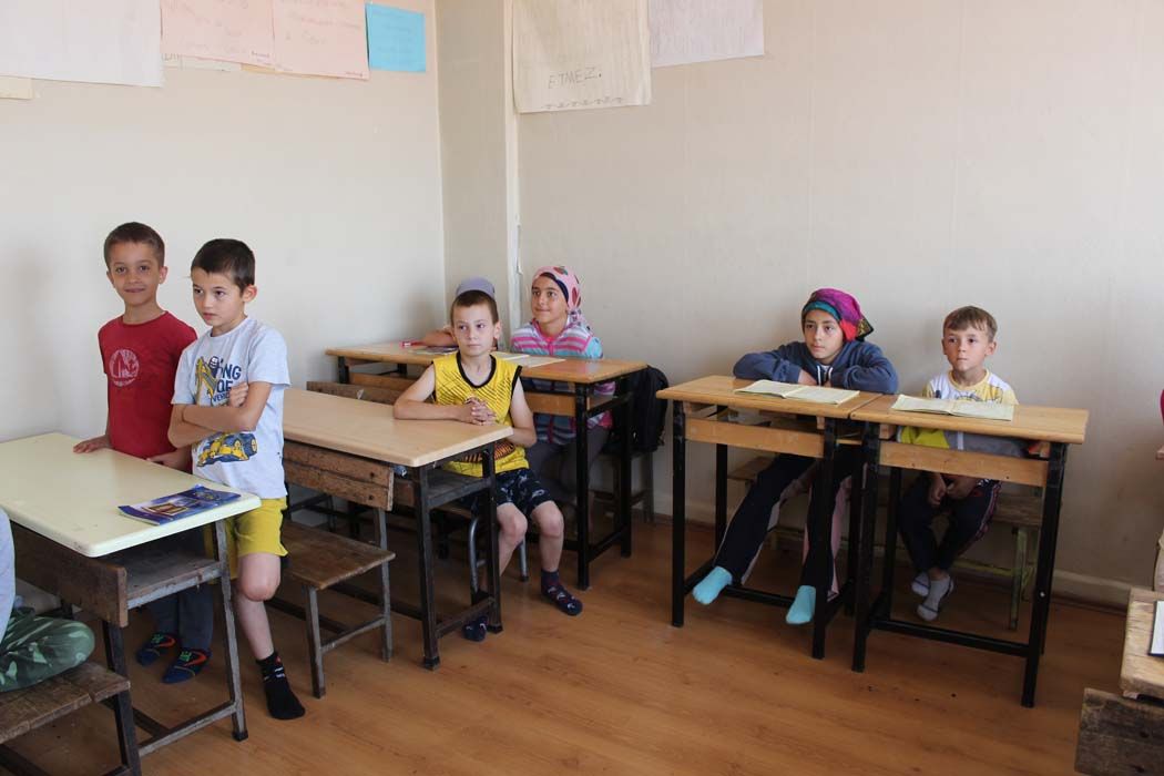 Kuran Kursu öğrencilerine Türk Bayrağı ve Kuran-ı Kerim