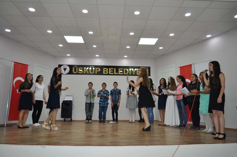 Üsküp Atatürk Ortaokulu'ndan Yıl Sonu Gecesi