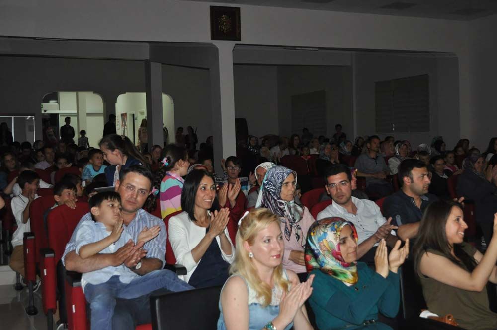 Üsküp Atatürk Ortaokulu'ndan Yıl Sonu Gecesi