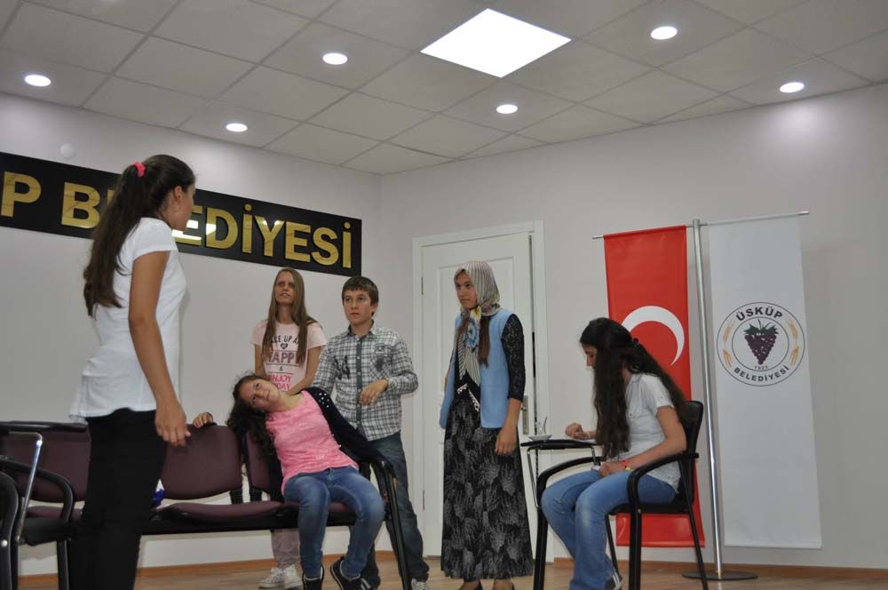 Üsküp Atatürk Ortaokulu'ndan Yıl Sonu Gecesi