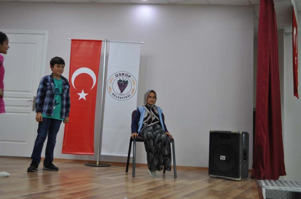 Üsküp Atatürk Ortaokulu'ndan Yıl Sonu Gecesi