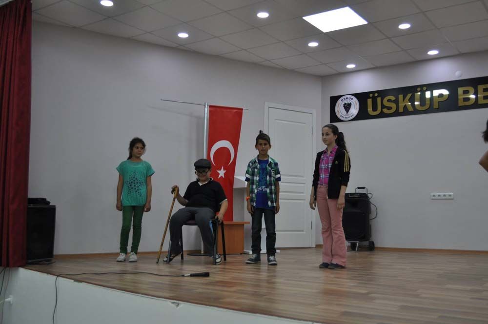 Üsküp Atatürk Ortaokulu'ndan Yıl Sonu Gecesi