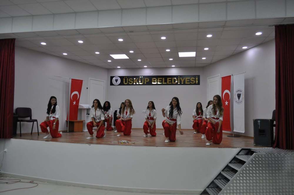 Üsküp Atatürk Ortaokulu'ndan Yıl Sonu Gecesi