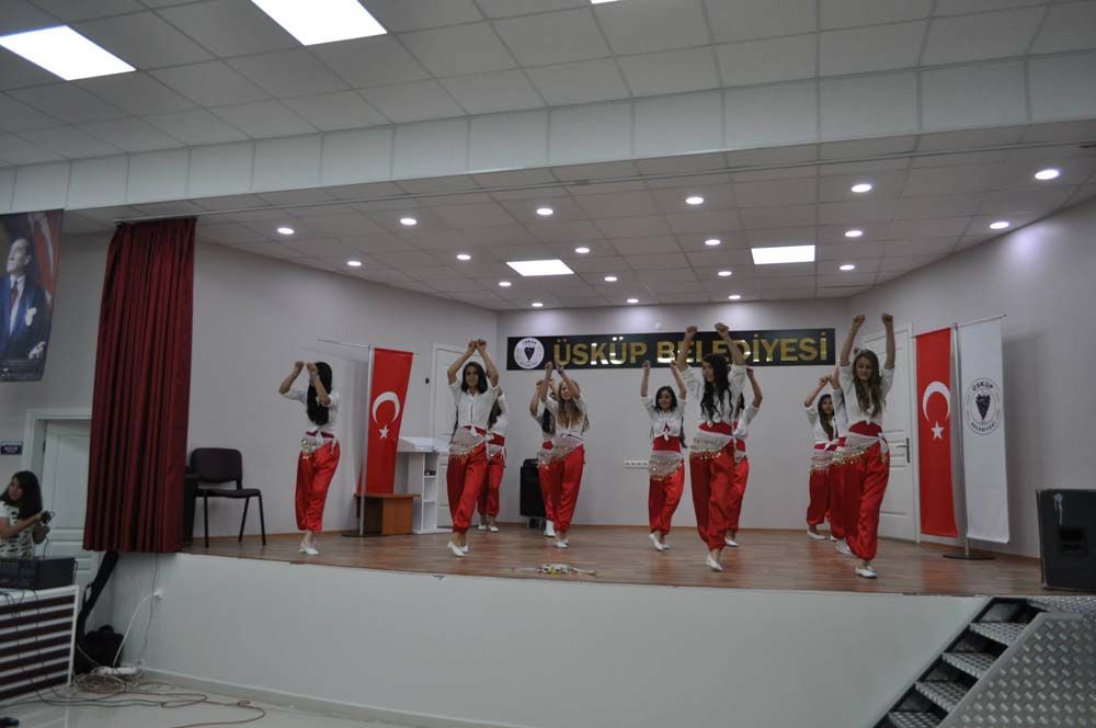 Üsküp Atatürk Ortaokulu'ndan Yıl Sonu Gecesi