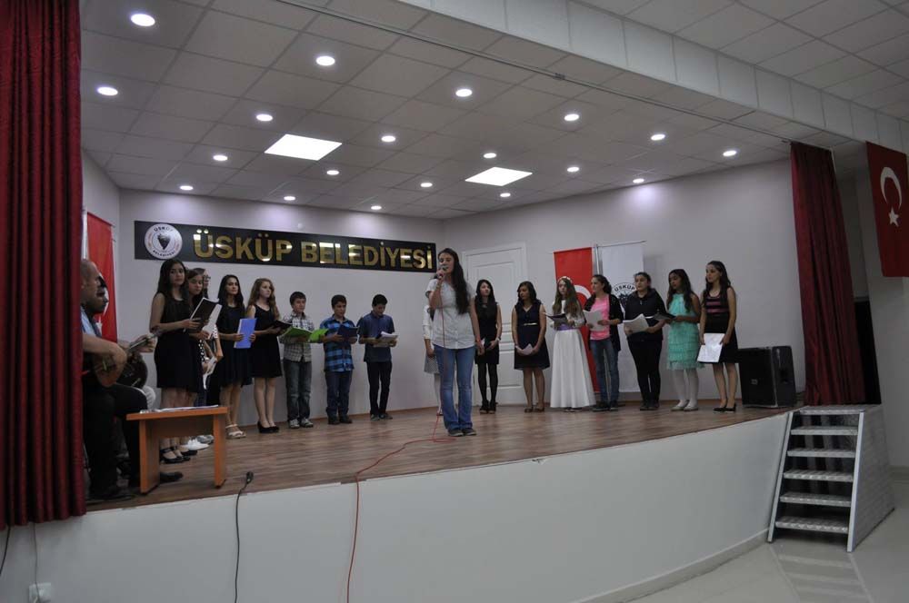 Üsküp Atatürk Ortaokulu'ndan Yıl Sonu Gecesi