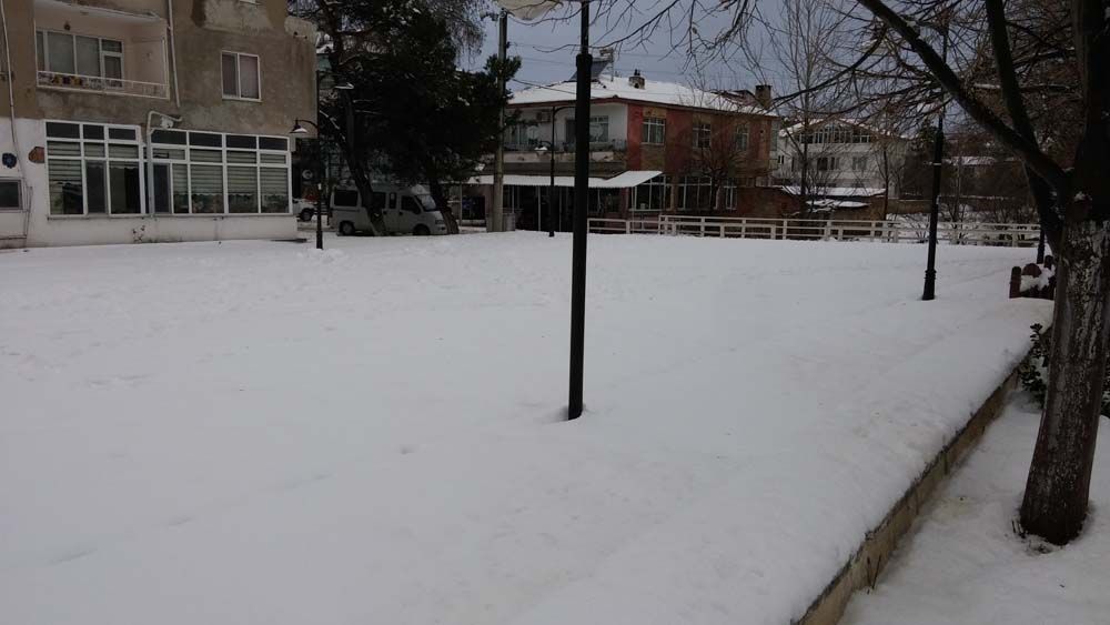 Üsküp'te kar yağışı etkili oldu