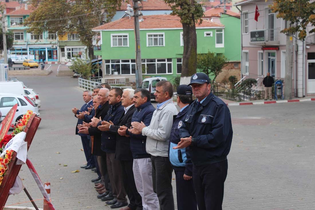 Cumhuriyet Bayramı çelenk sunma töreni