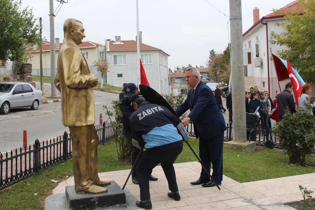 Cumhuriyet Bayramı çelenk sunma töreni