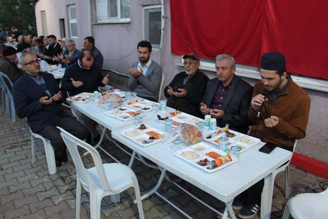 İftar Yemeği (2022)