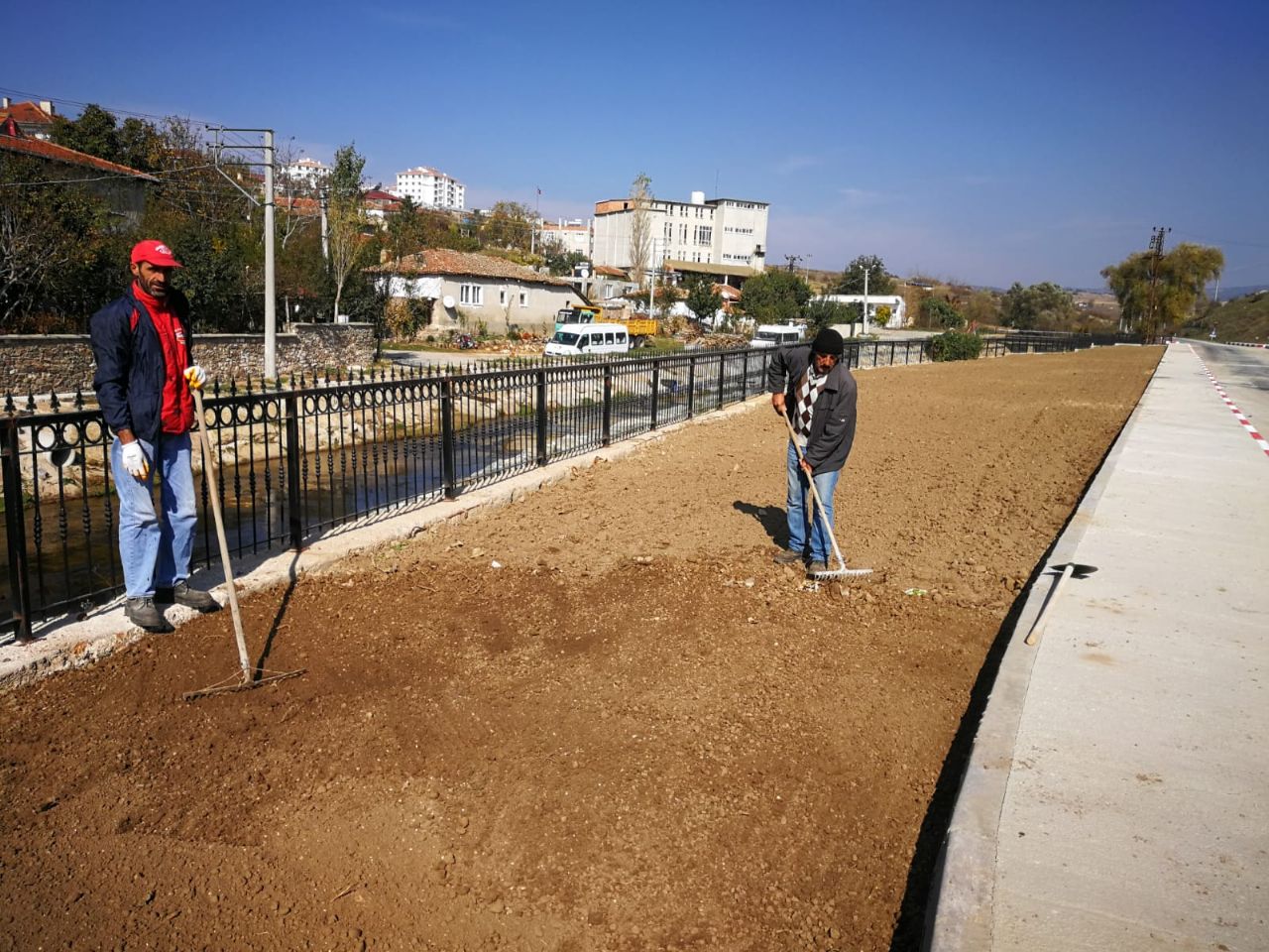 Belediye Caddesi Yol ve Kaldırım Düzenlemesi 