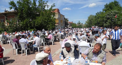 Eller yağmur için açıldı…