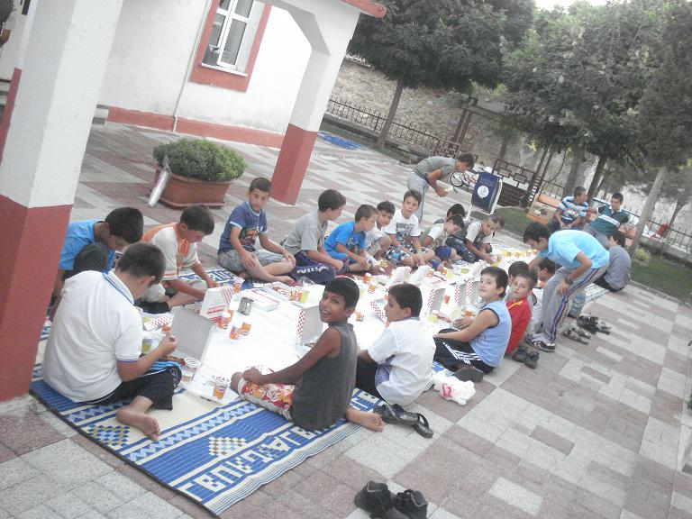 Mehmetçavuş Mahalle Camiinde iftar…