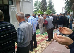Eller Yağmur İçin Açıldı…