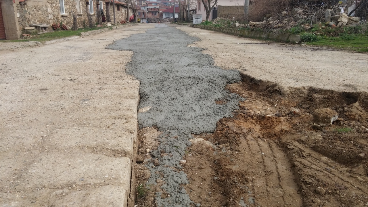 Arpalık Sokak’ta yol onarım çalışmalarına başlandı…