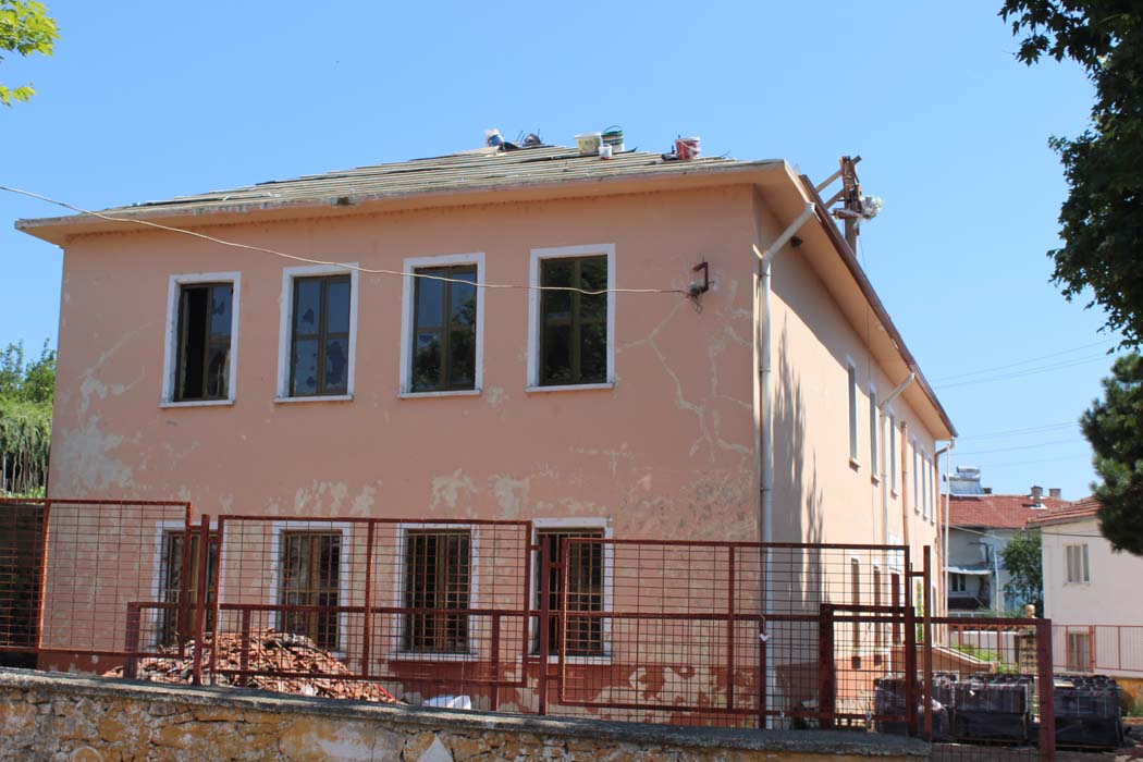 Eski Mustafa Kemalpaşa İlkokulunda tadilat çalışmaları başladı…