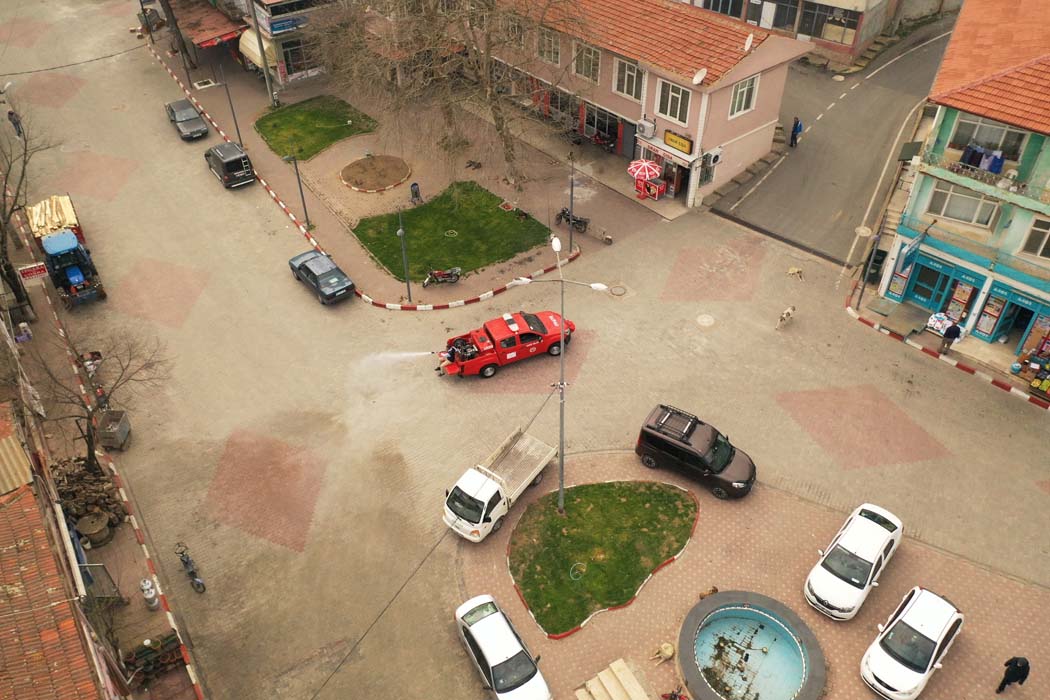 Belediyemizin koronavirüs (COVID 19) salgınına karşı önlem amaçlı dezenfeksiyon çalışmalarını sürdürüyor.