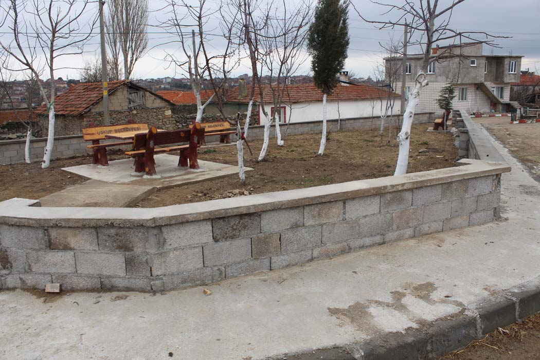 Mehmetçavuş Mahallesi Cami Sokak üzerinde bulunan yeşil alanda düzenlemeler yapıldı…