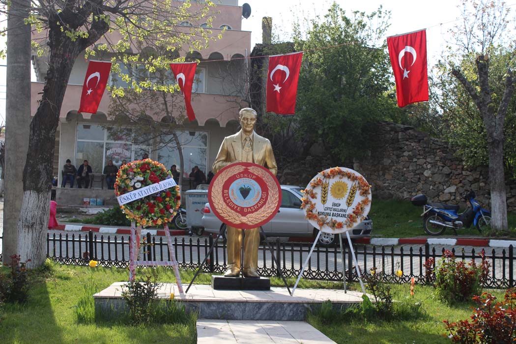 Ulusal Egemenlik ve Çocuk Bayramı çelenk töreni düzenlendi…