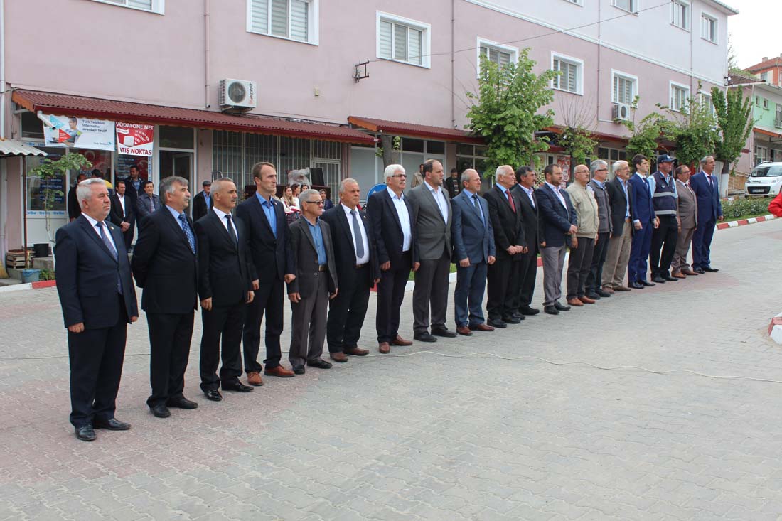 Ulusal Egemenlik ve Çocuk Bayramı çelenk töreni düzenlendi…
